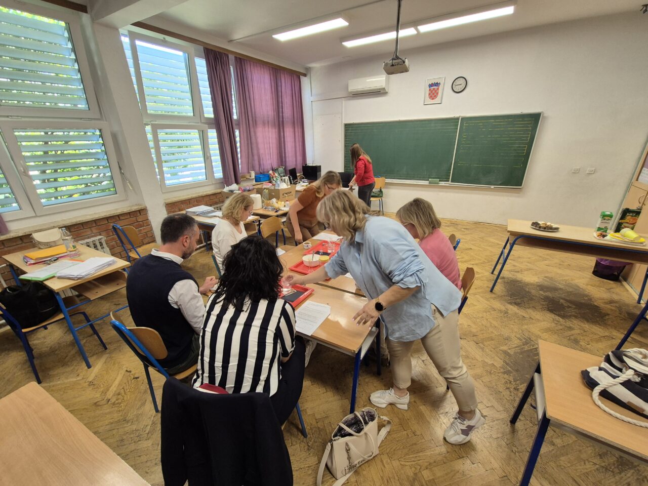 Kemija života – kako molekule pokreću žive sustave, radionica za nastavnike