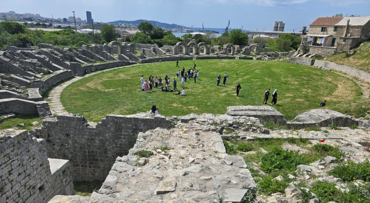Terenska nastava učenika petih i šestih razreda na Klis, antički grad Salonu i Solin