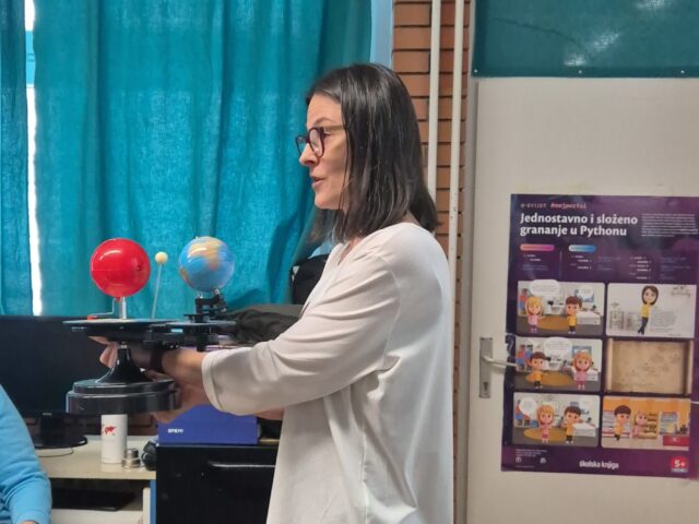 Učenici  OŠ Kistanje kroz STEM EduCamp istraživala Zemljina gibanja